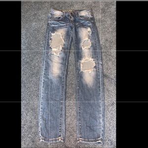 Super cute ripped jeans